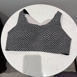 Lululemon Enlite Sports Bra size 36D, black/white EUC